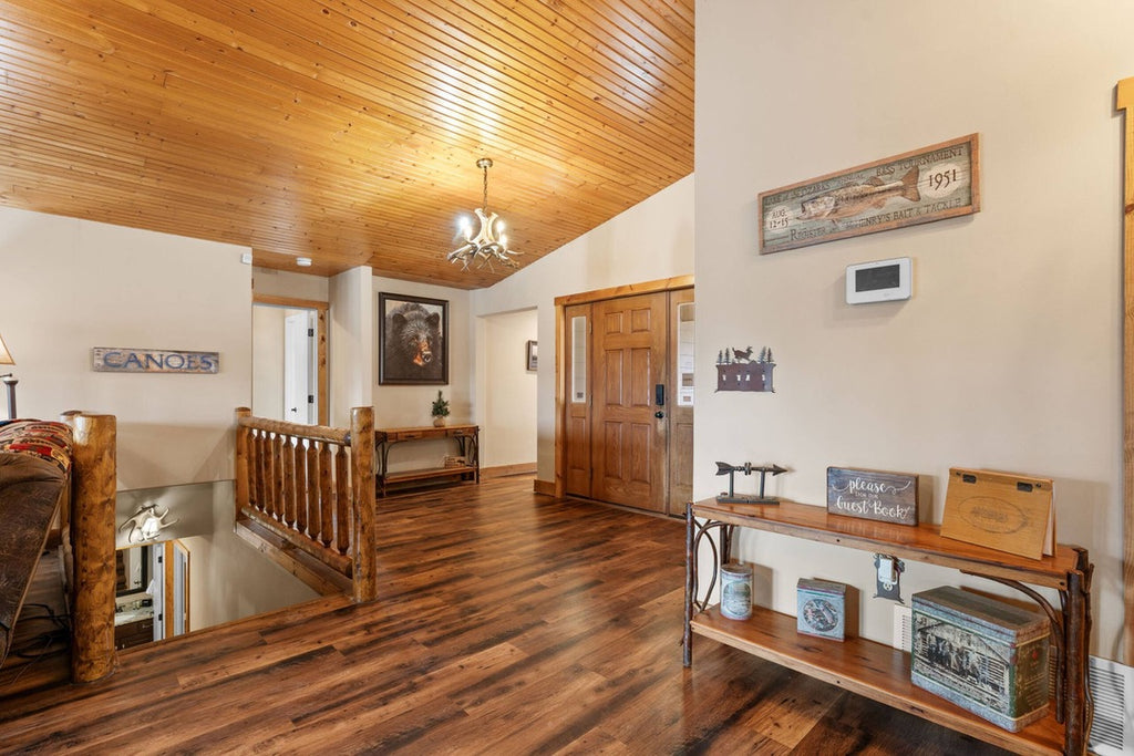 Taneycomo Lakefront Retreat w/ Private Theater & Perks