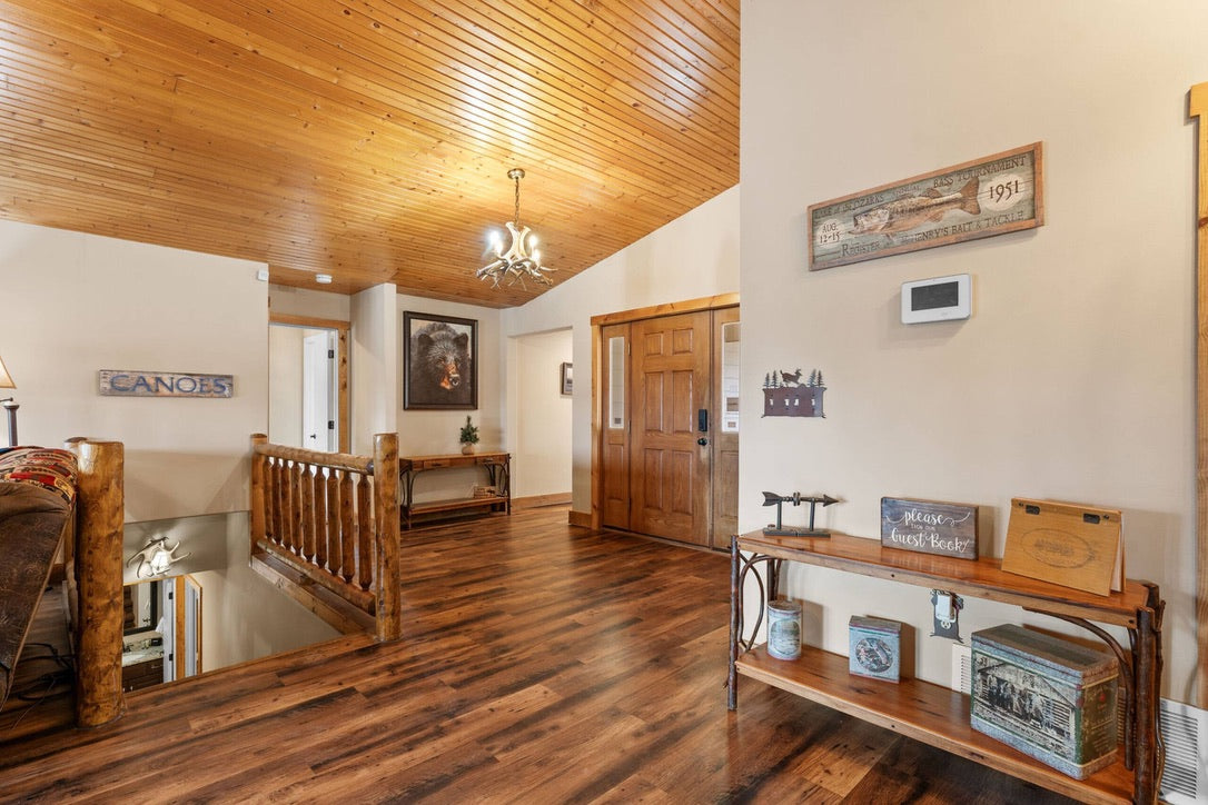 Taneycomo Lakefront Retreat w/ Private Theater & Perks