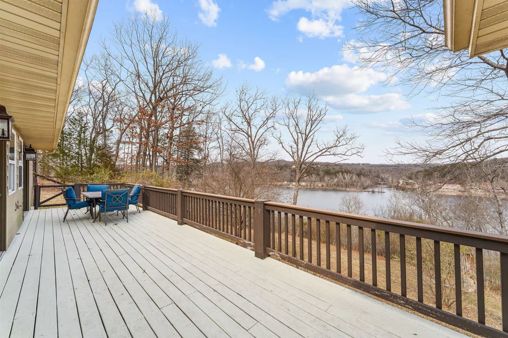 Taneycomo Lakefront Retreat w/ Private Theater & Perks