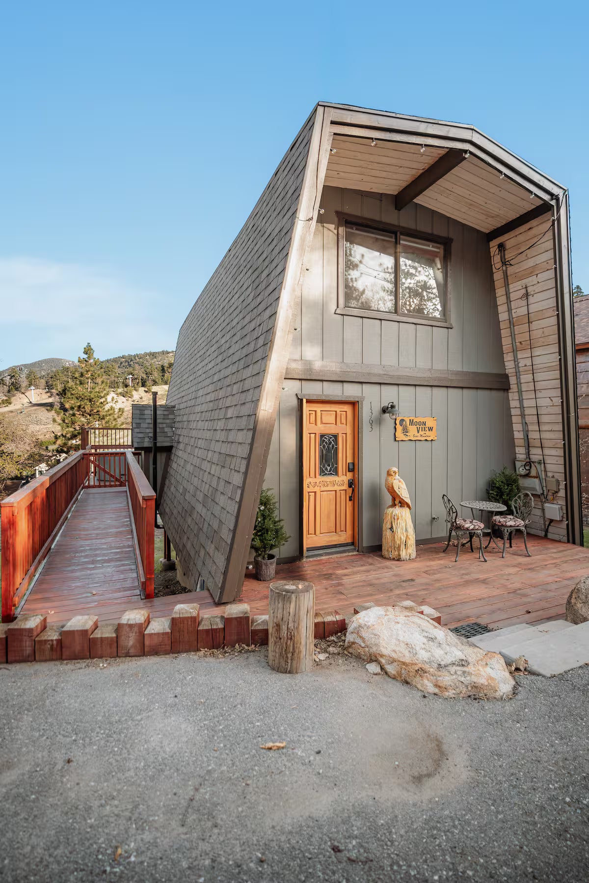 The Moonview Crest Cabin