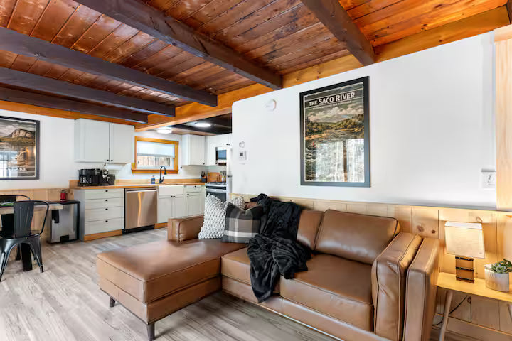 Cozy Beach home in Conway King Bed,Dogs w/Pequawket Beach Access