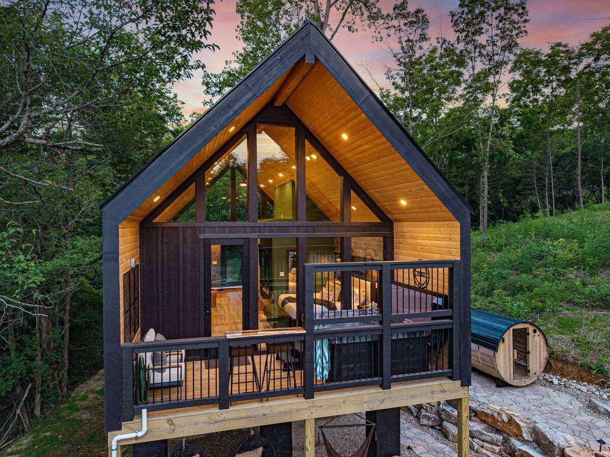 The Smokies Pond Haus