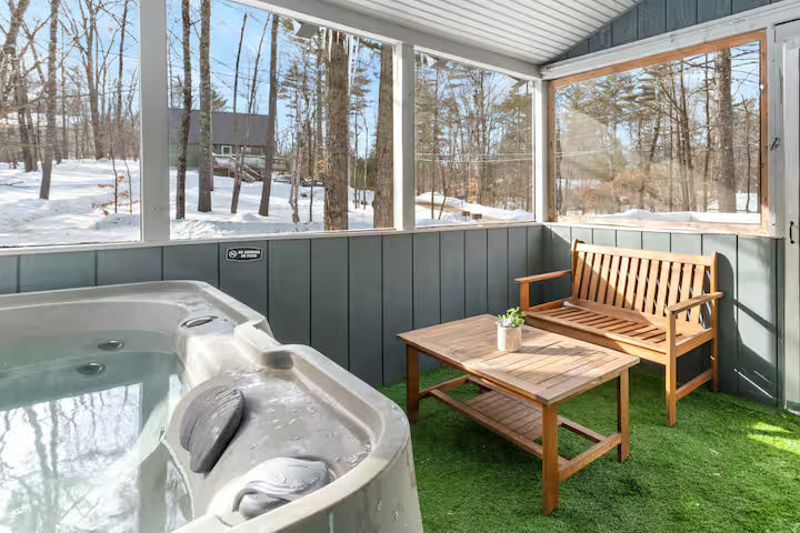 Cozy Beach home in Conway King Bed,Dogs w/Pequawket Beach Access