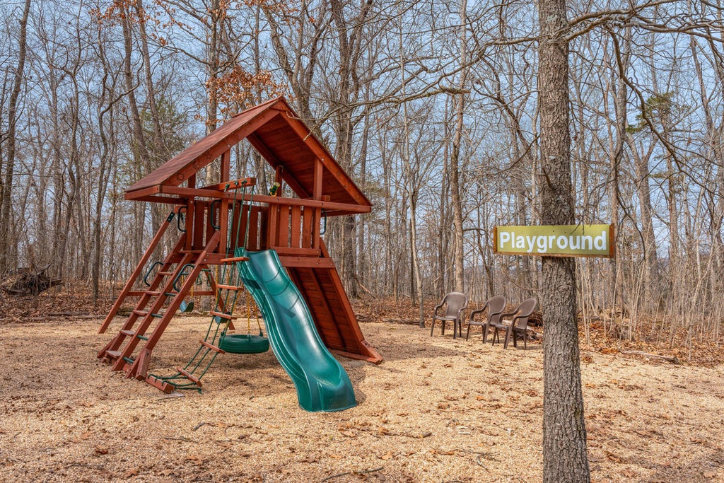 Taneycomo Lakefront Retreat w/ Private Theater & Perks