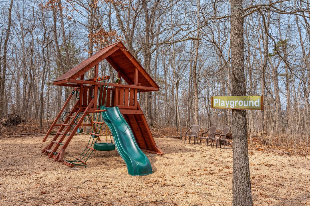 Taneycomo Lakefront Retreat w/ Private Theater & Perks