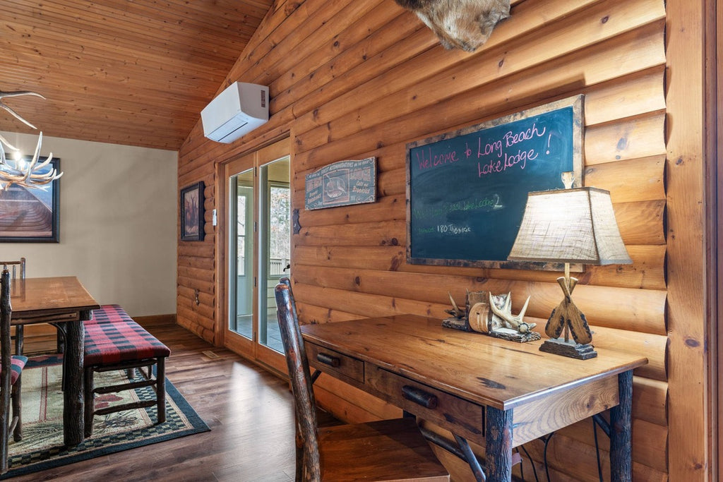 Taneycomo Lakefront Retreat w/ Private Theater & Perks