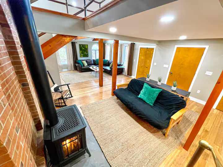 Rustic Lofty Mountain Retreat
