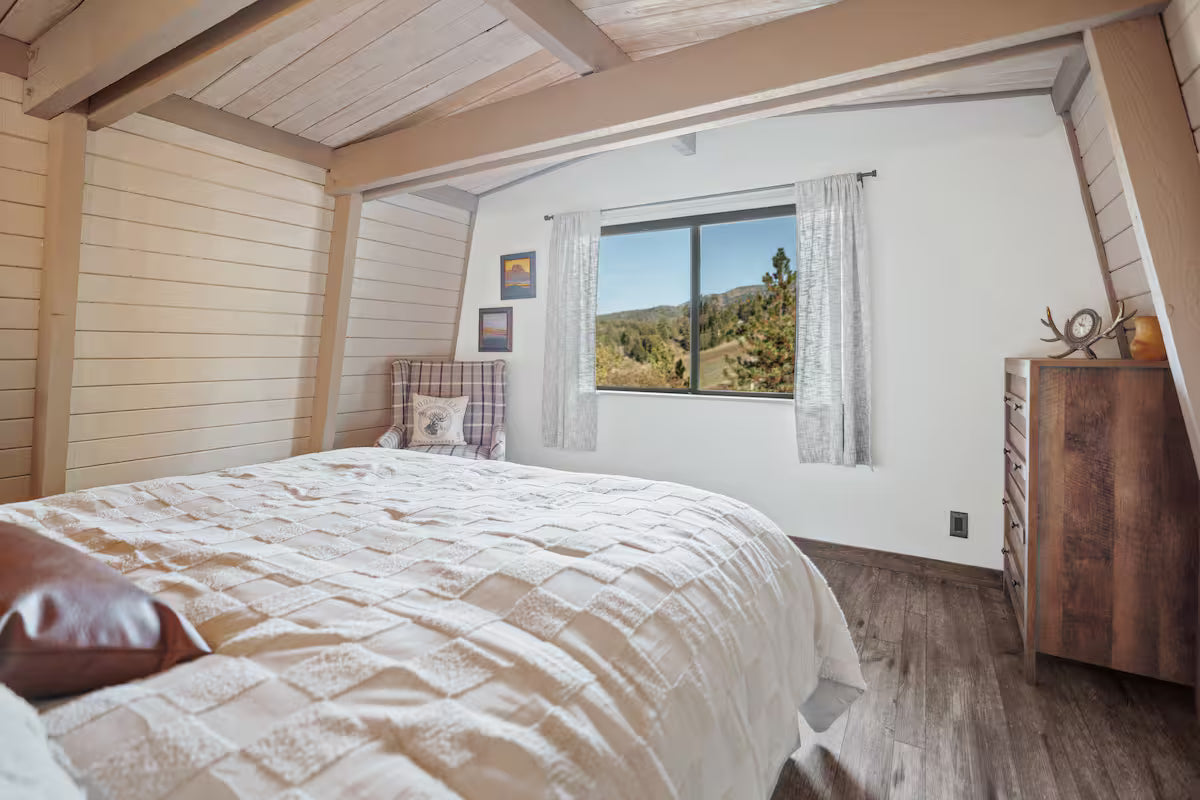 The Moonview Crest Cabin