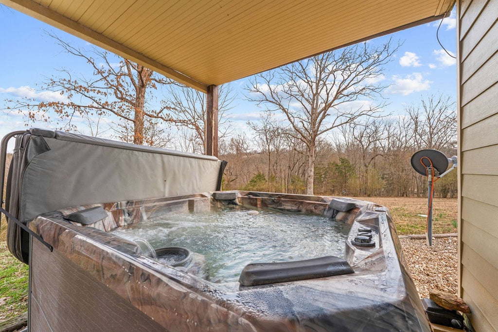 Taneycomo Lakefront Retreat w/ Private Theater & Perks