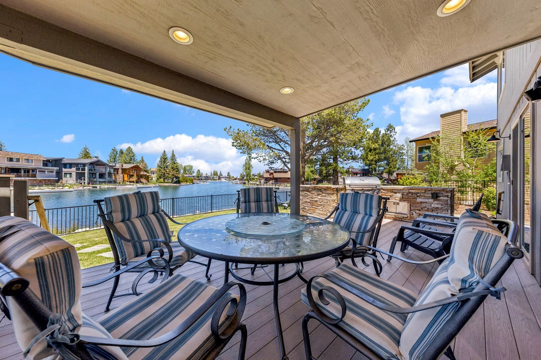 Aura Crystal Cove