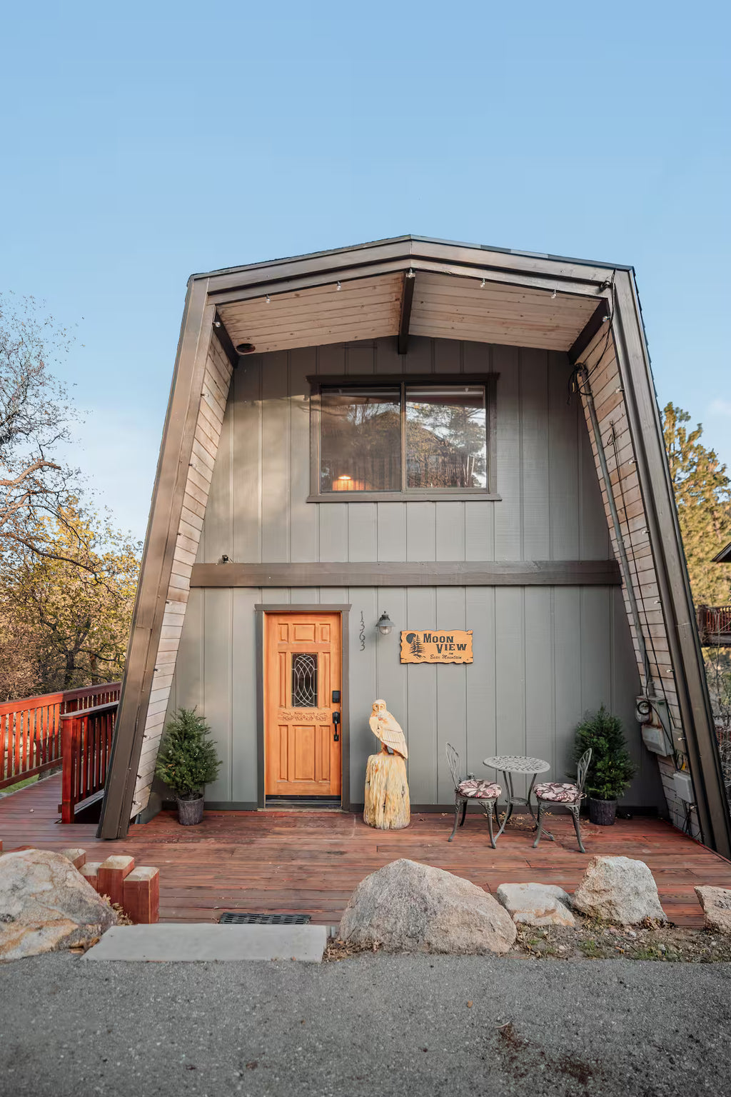The Moonview Crest Cabin