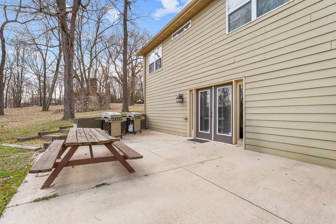 Taneycomo Lakefront Retreat w/ Private Theater & Perks