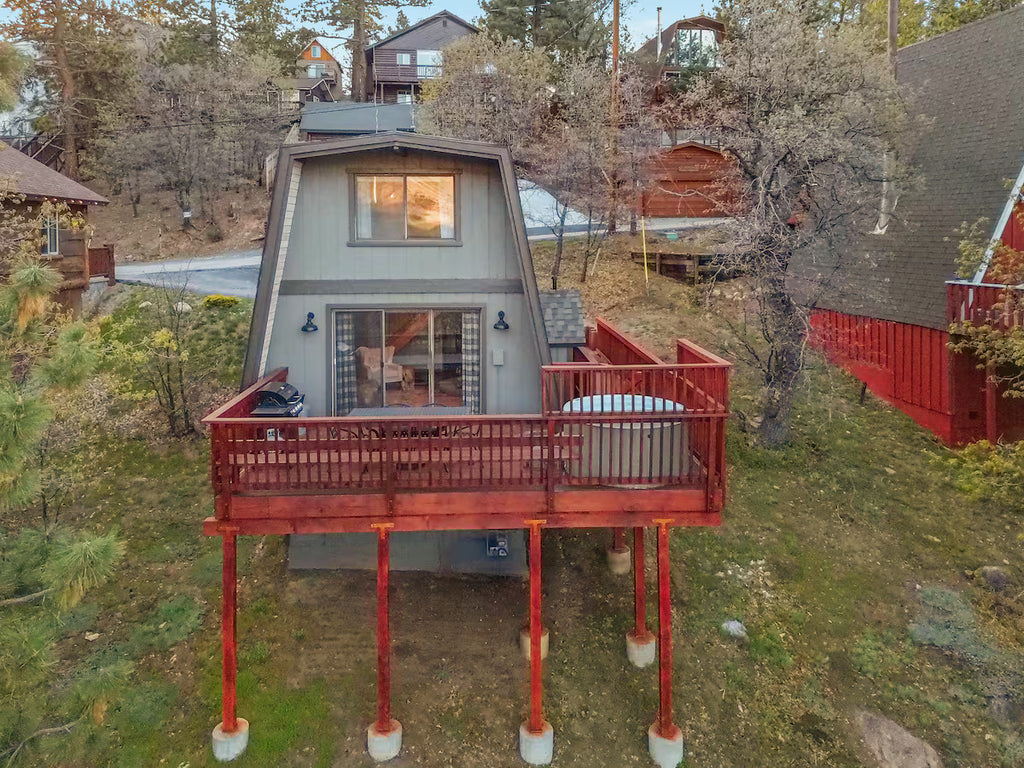 The Moonview Crest Cabin