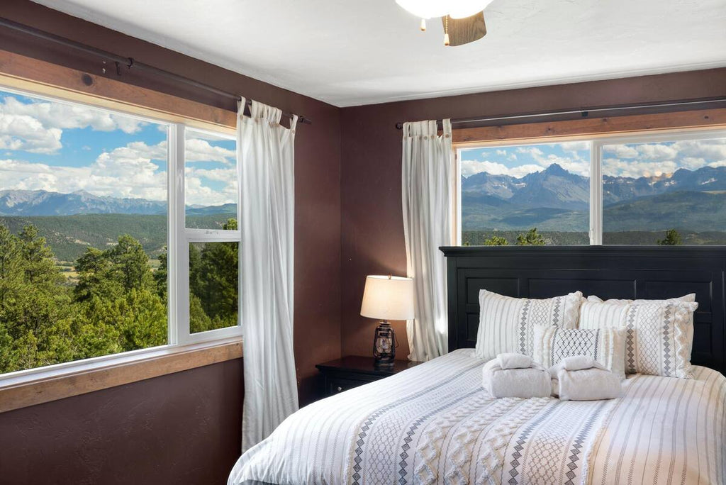 The Sneffels Peak Crest Cabin