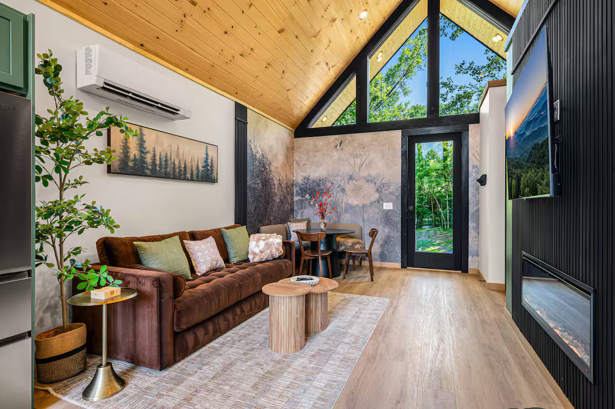 The Smokies Pond Haus