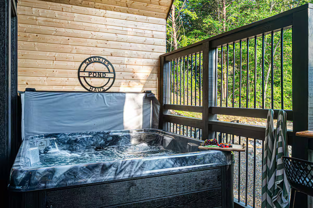 The Smokies Pond Haus