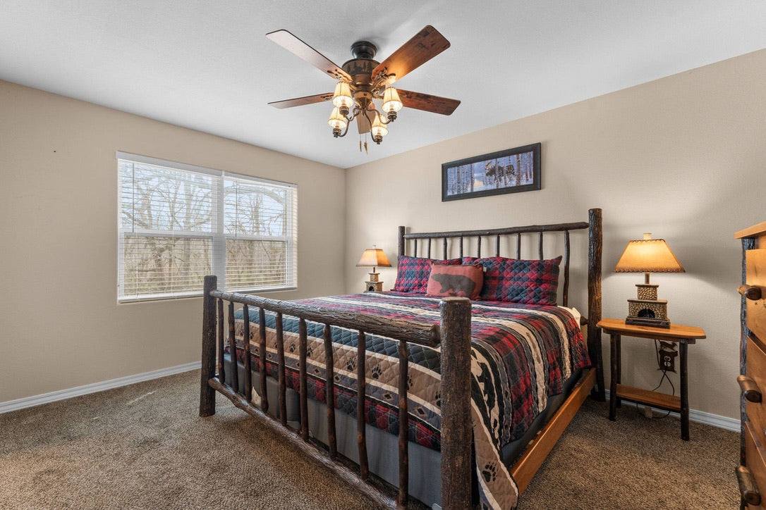 Taneycomo Lakefront Retreat w/ Private Theater & Perks