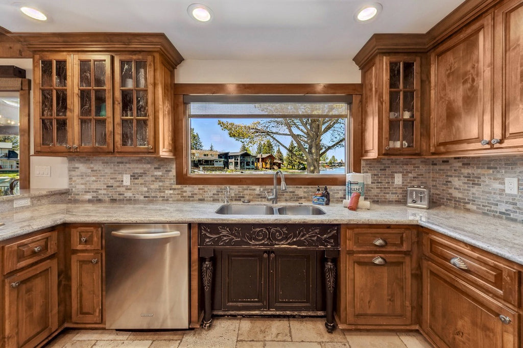 Aura Crystal Cove