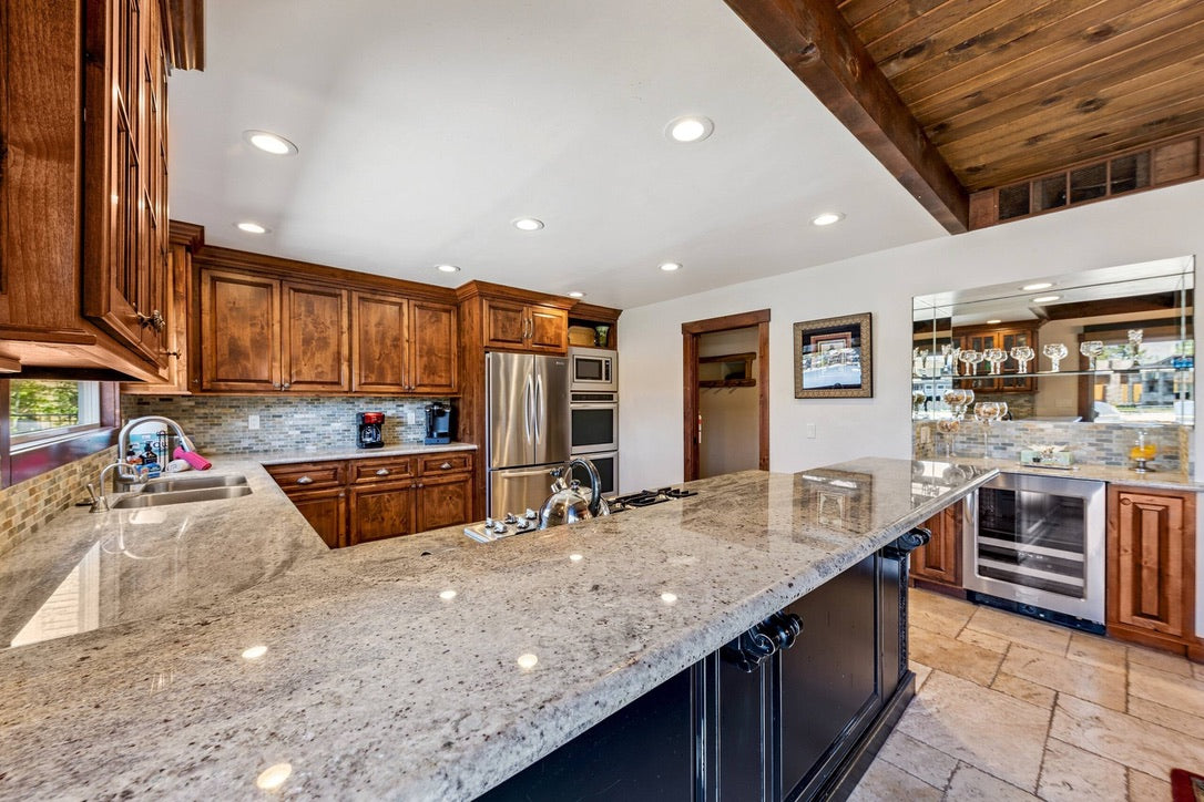 Aura Crystal Cove