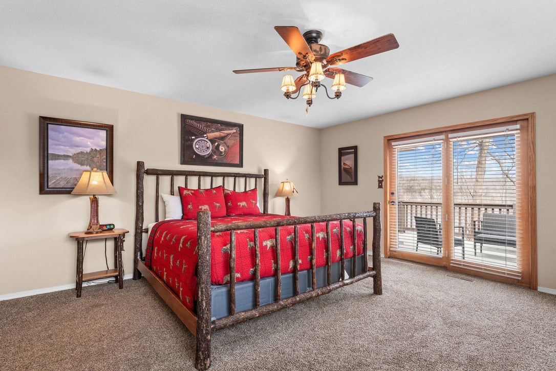 Taneycomo Lakefront Retreat w/ Private Theater & Perks
