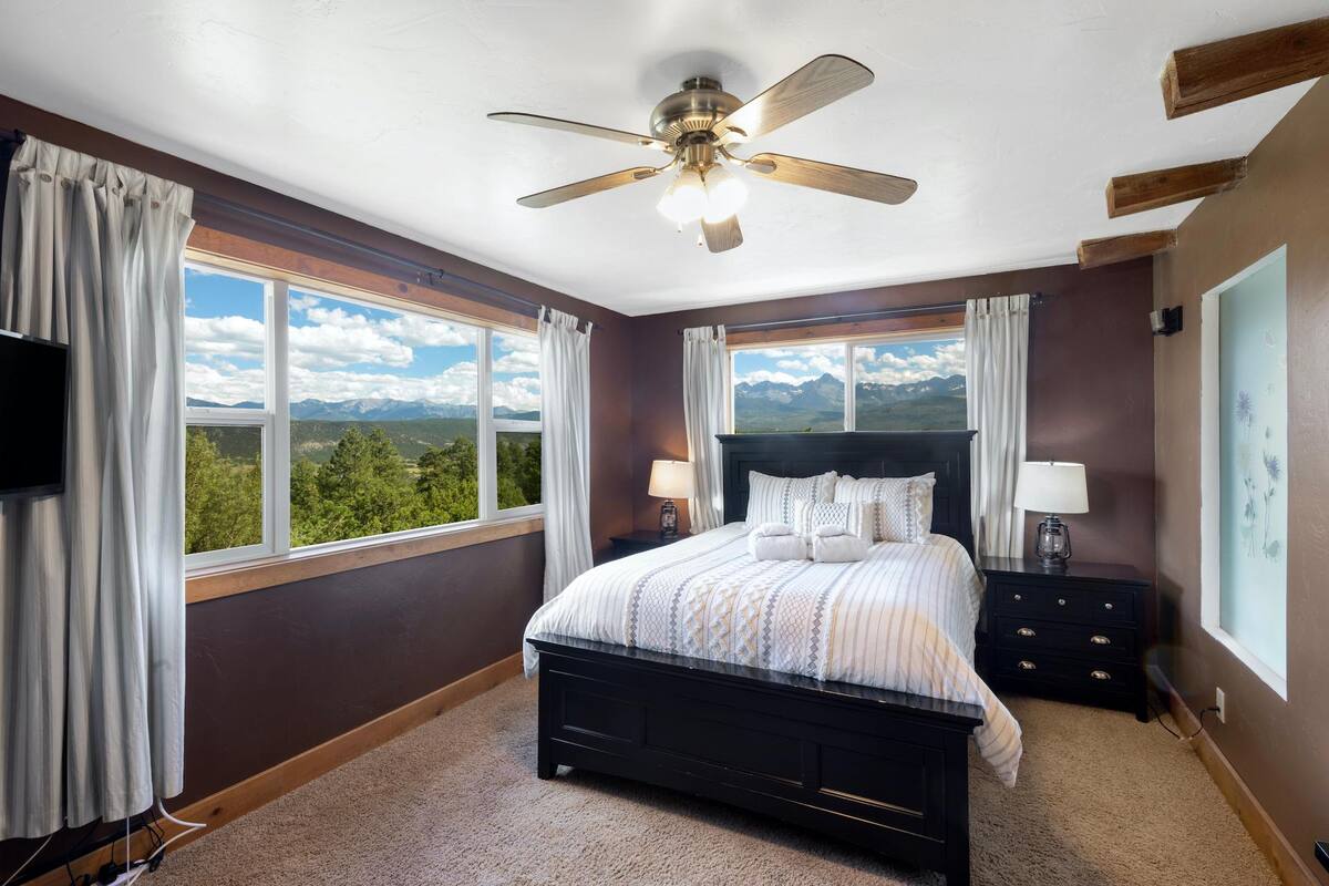 The Sneffels Peak Crest Cabin