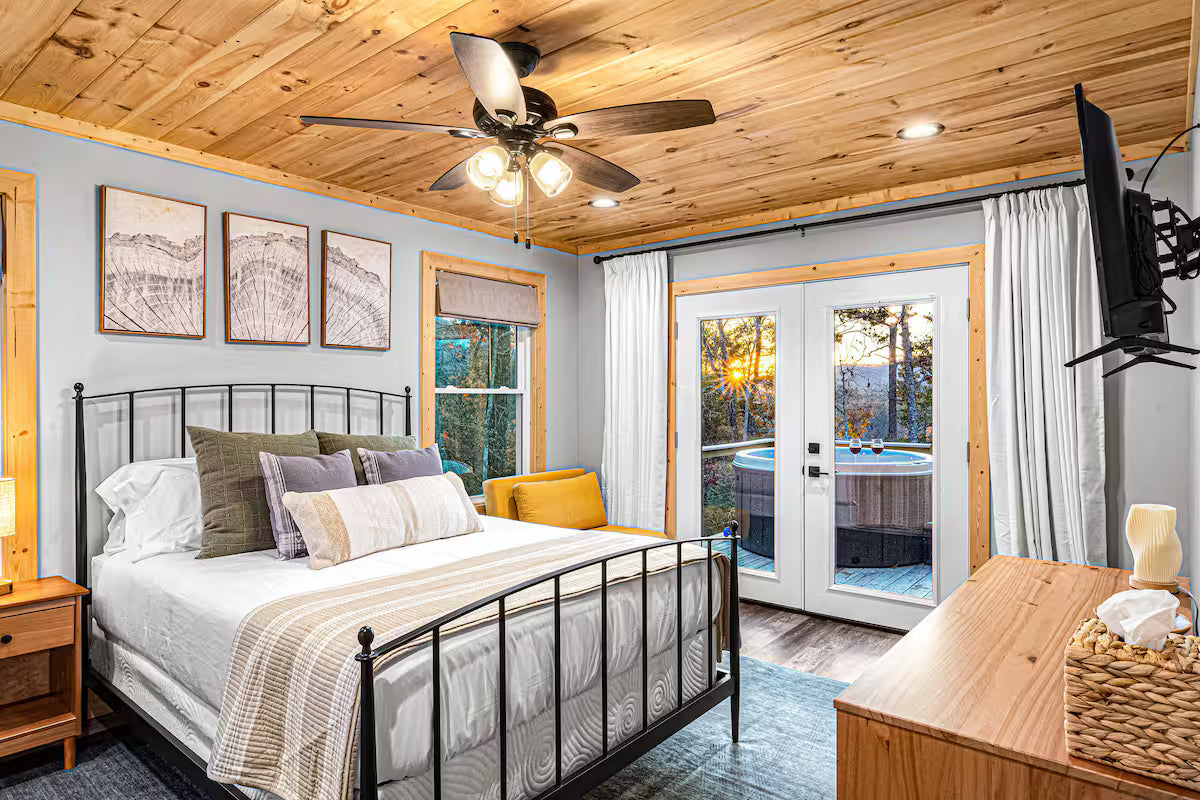 The Bryson Ridge Sunset Cabin