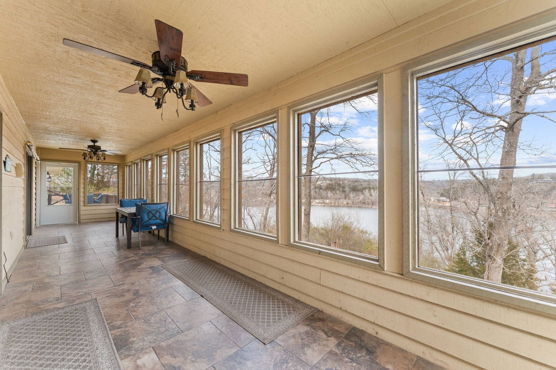 Taneycomo Lakefront Retreat w/ Private Theater & Perks
