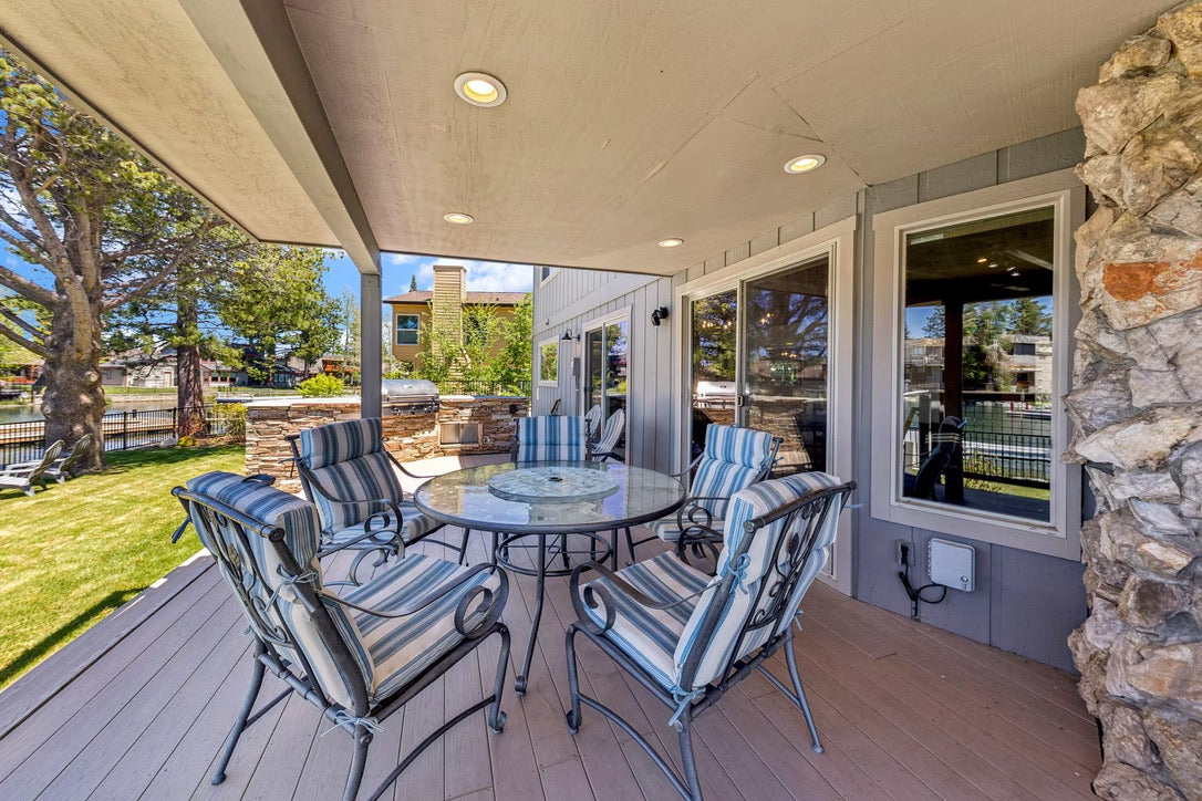 Aura Crystal Cove