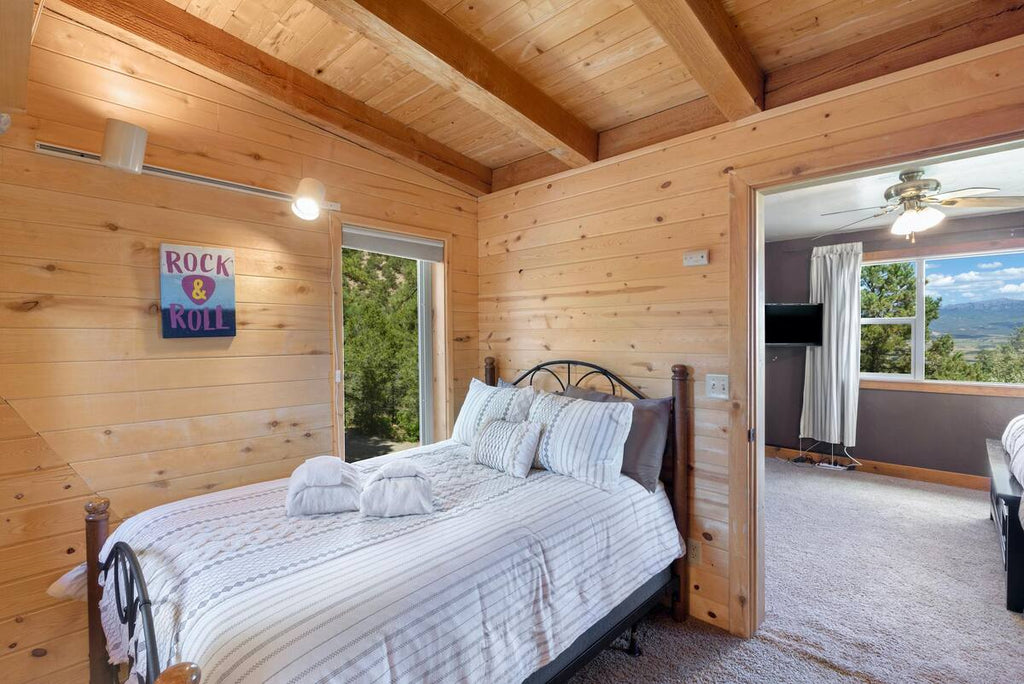 The Sneffels Peak Crest Cabin