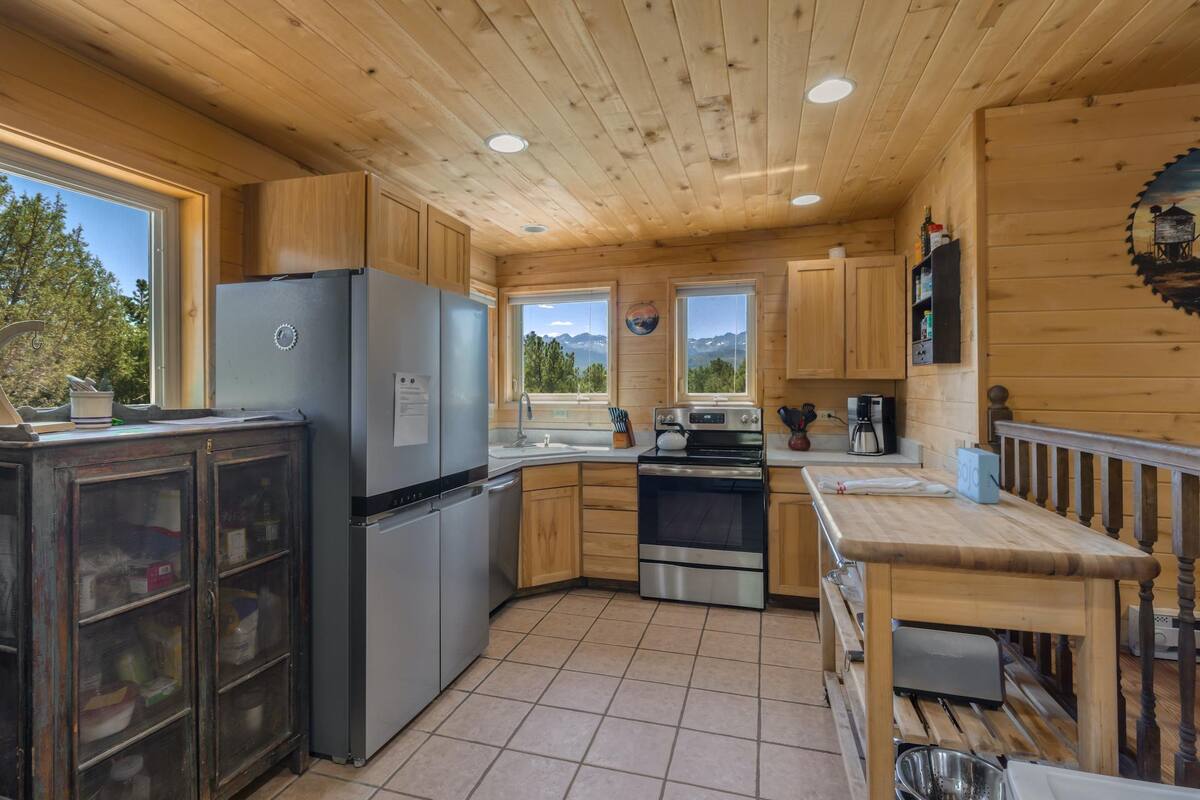 The Sneffels Peak Crest Cabin