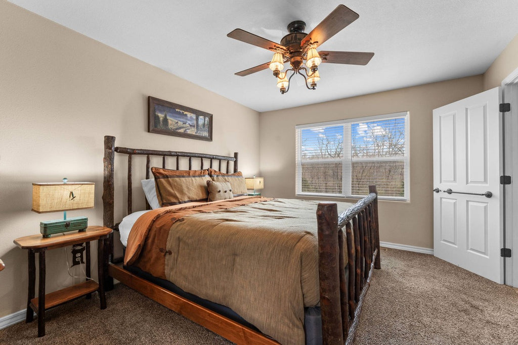 Taneycomo Lakefront Retreat w/ Private Theater & Perks