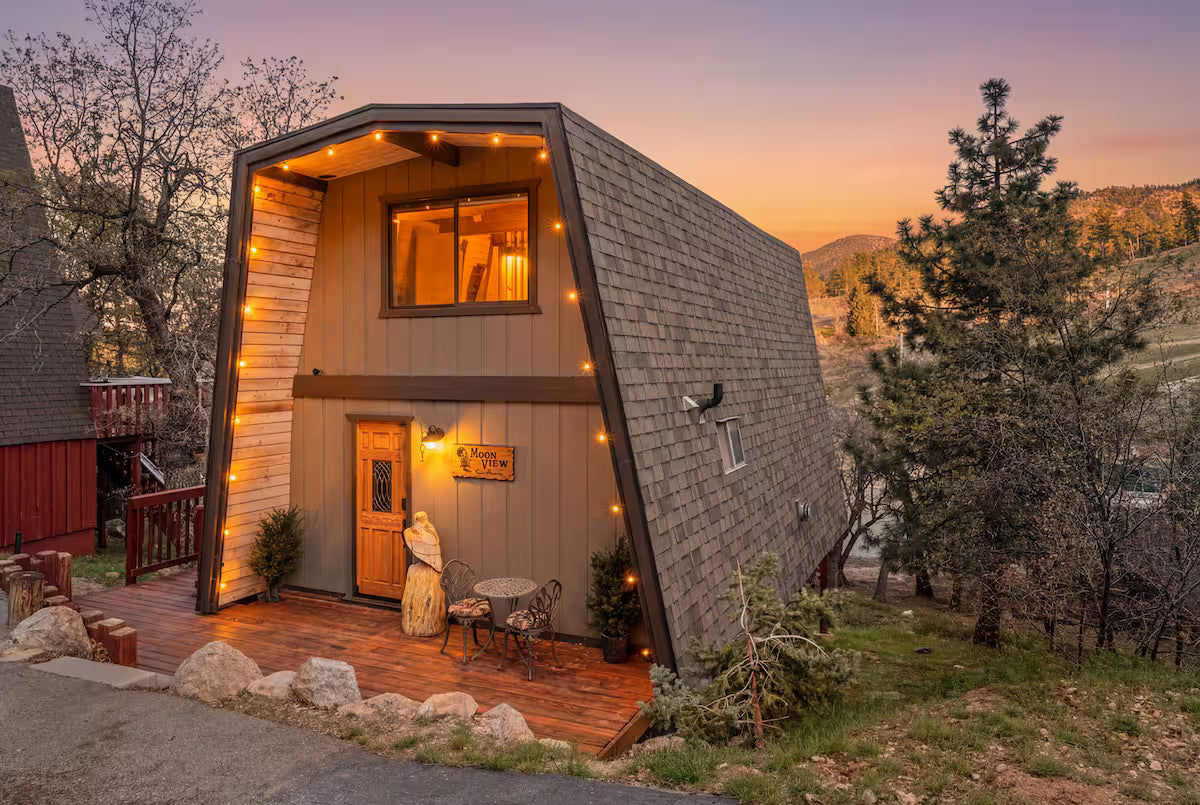 The Moonview Crest Cabin