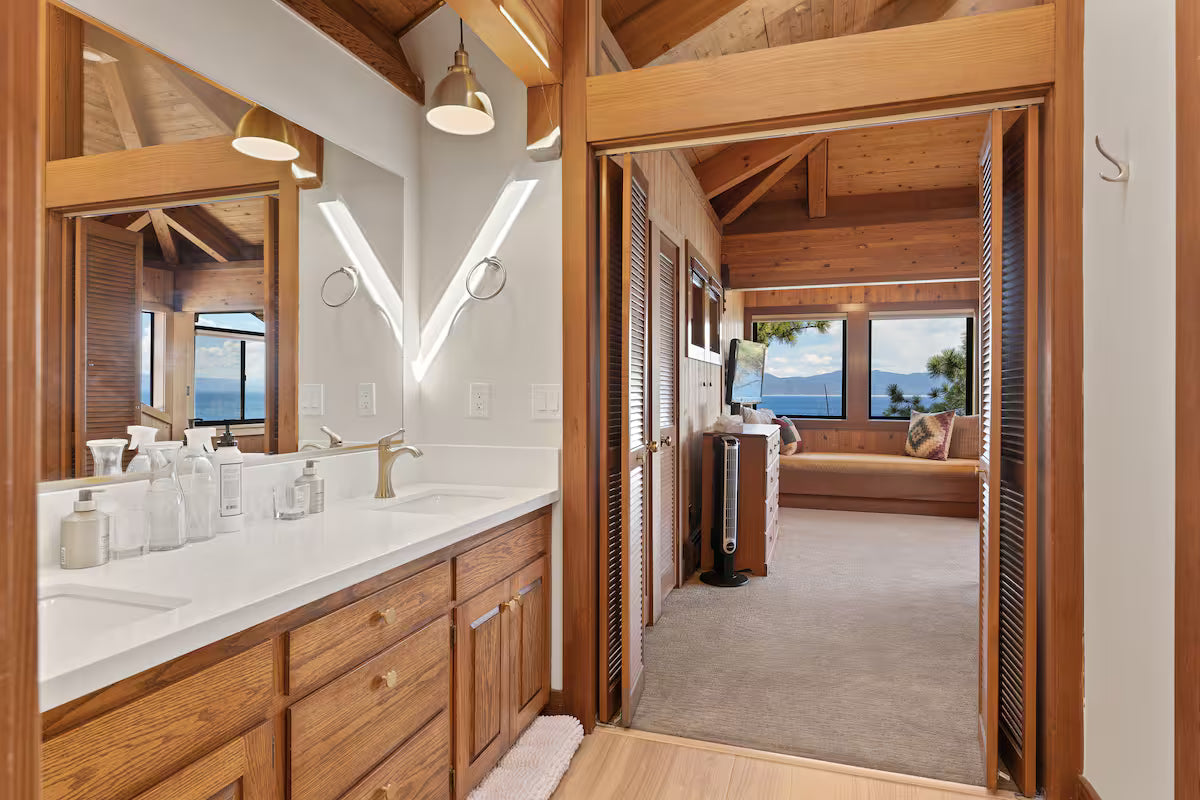 Aura Lodge at Edgewater