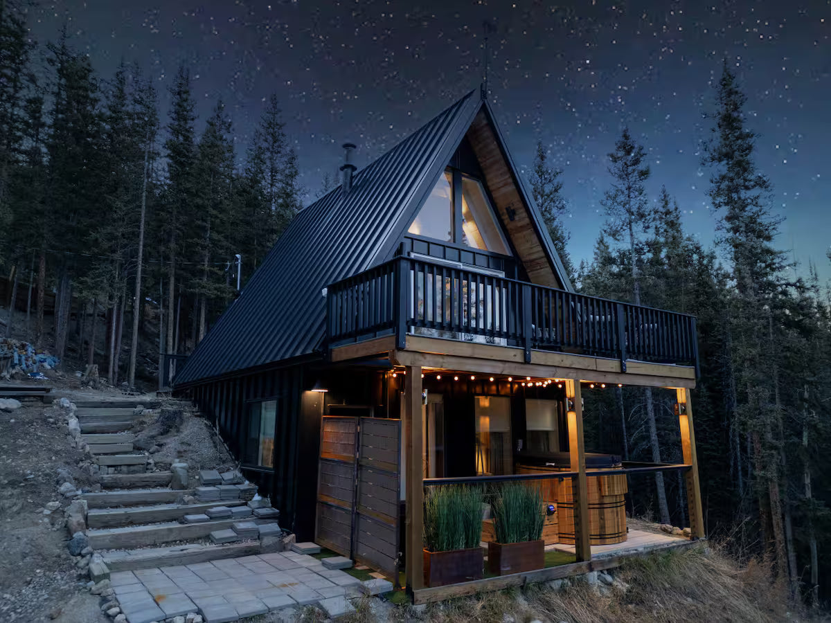 Alma Peaks Cedar Lounge