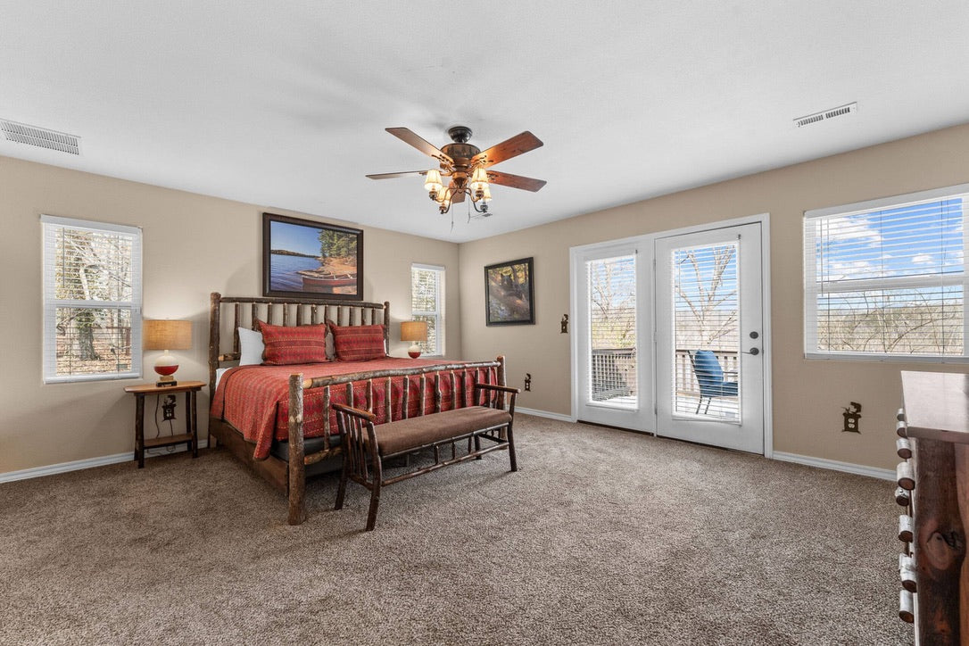 Taneycomo Lakefront Retreat w/ Private Theater & Perks