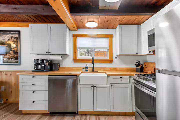 Cozy Beach home in Conway King Bed,Dogs w/Pequawket Beach Access