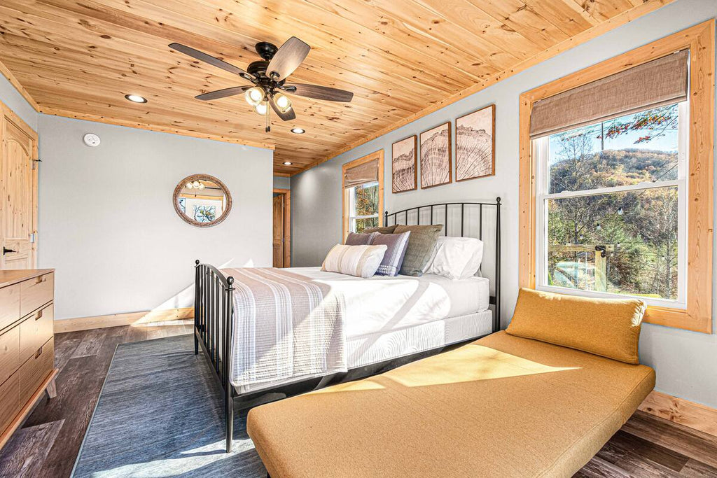 The Bryson Ridge Sunset Cabin