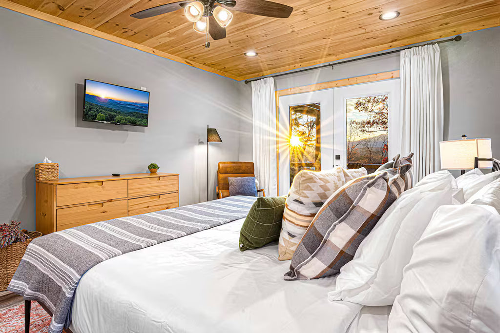 The Bryson Ridge Sunset Cabin