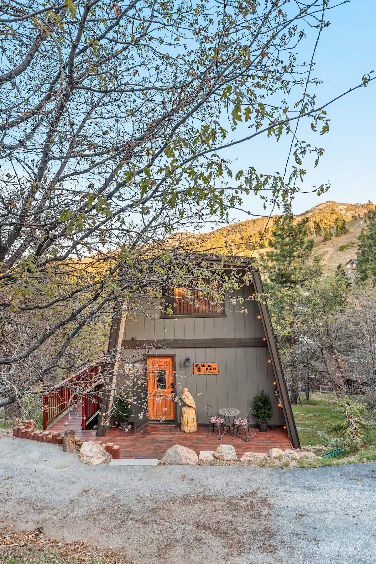 The Moonview Crest Cabin