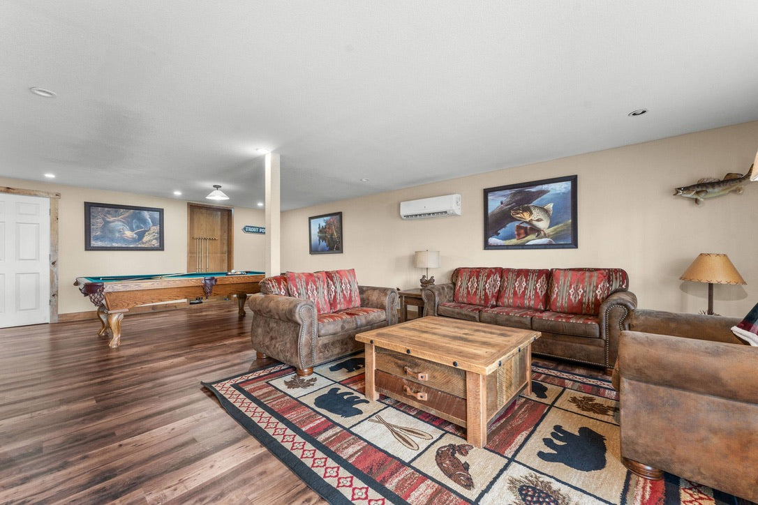 Taneycomo Lakefront Retreat w/ Private Theater & Perks