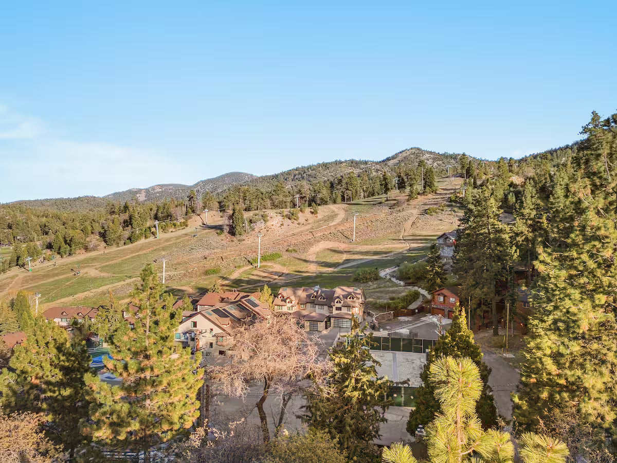 The Moonview Crest Cabin