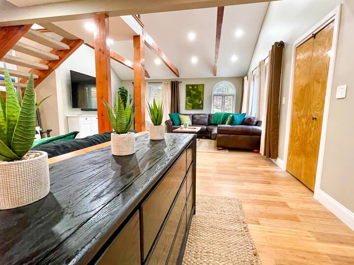 Rustic Lofty Mountain Retreat