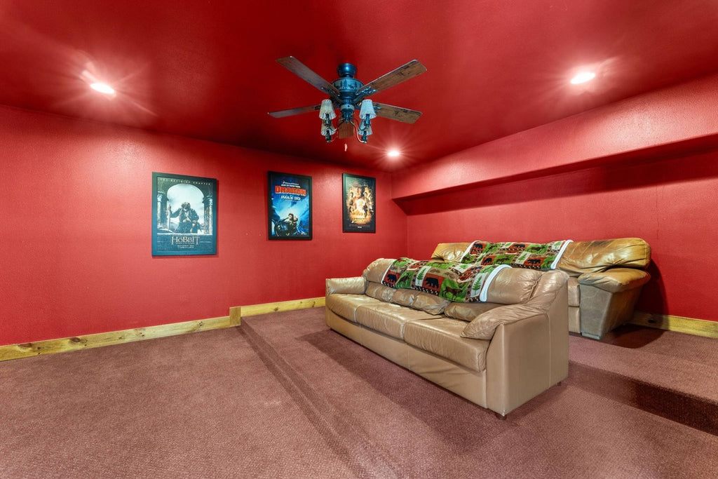Taneycomo Lakefront Retreat w/ Private Theater & Perks