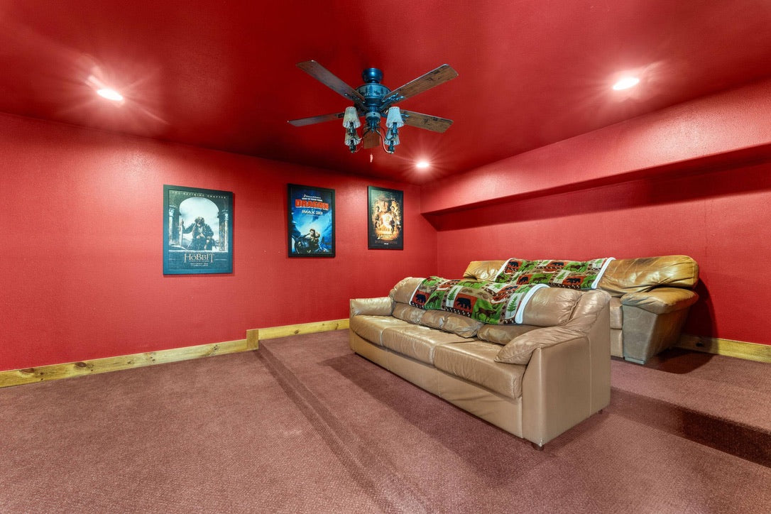 Taneycomo Lakefront Retreat w/ Private Theater & Perks
