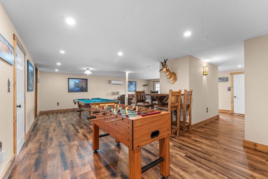 Taneycomo Lakefront Retreat w/ Private Theater & Perks