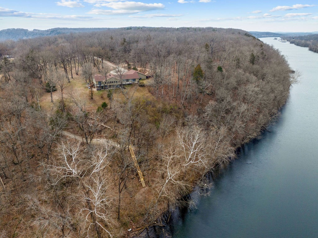 Taneycomo Lakefront Retreat w/ Private Theater & Perks