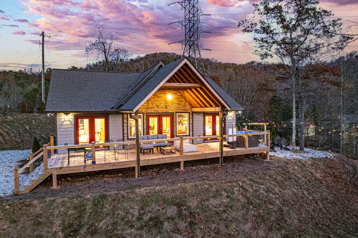 The Bryson Ridge Sunset Cabin