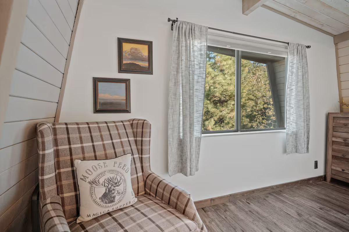 The Moonview Crest Cabin