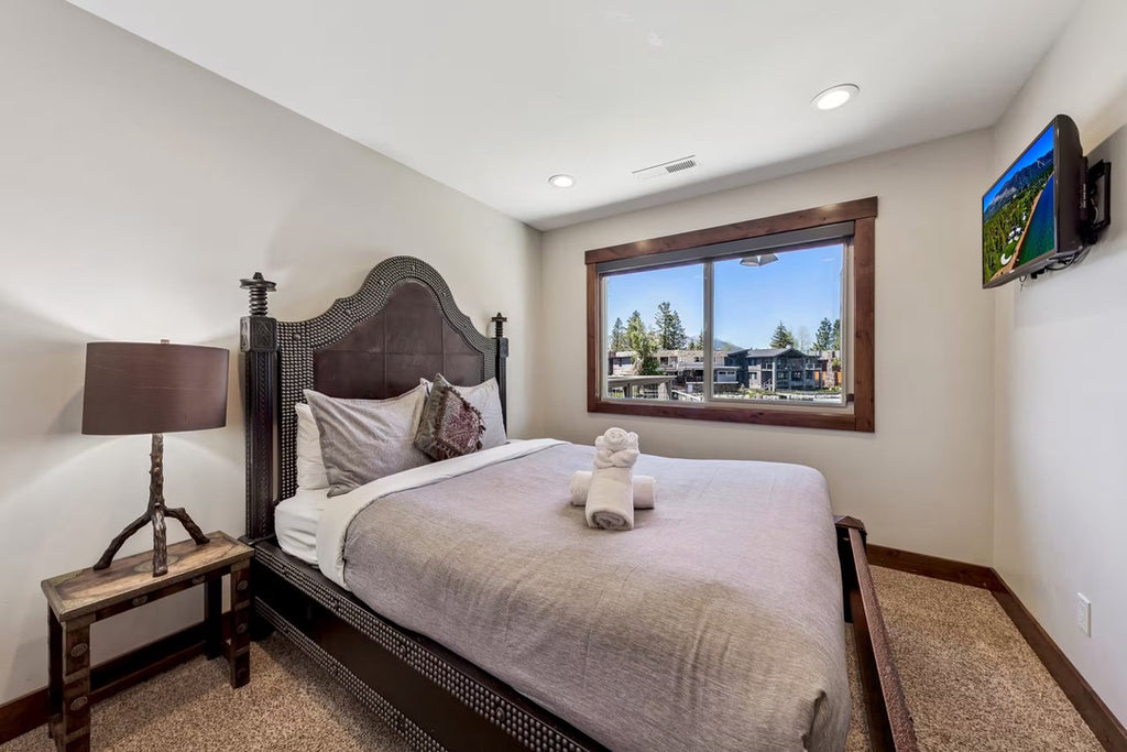 Aura Crystal Cove
