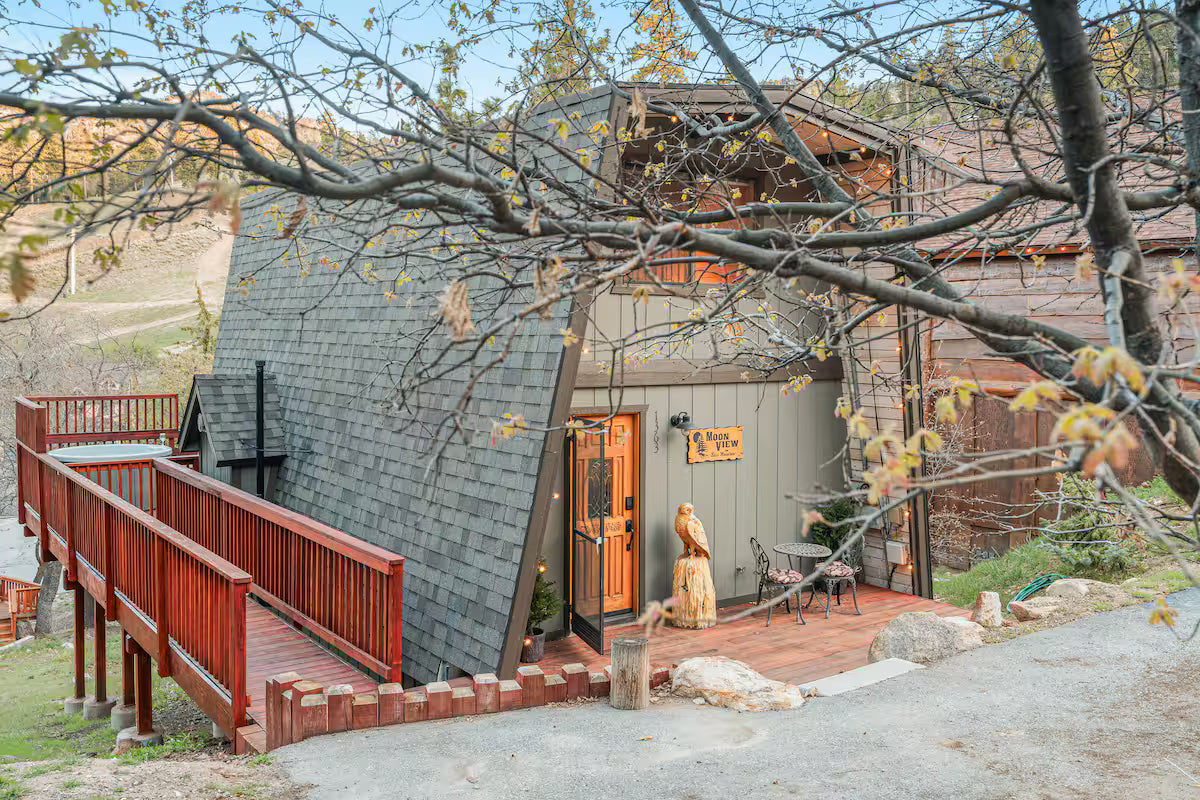 The Moonview Crest Cabin
